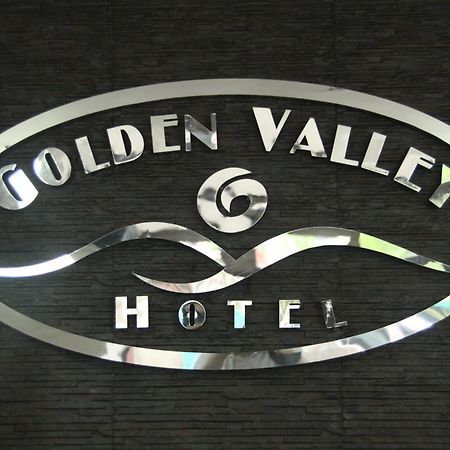 Golden Valley Hotel Cebú Exterior foto